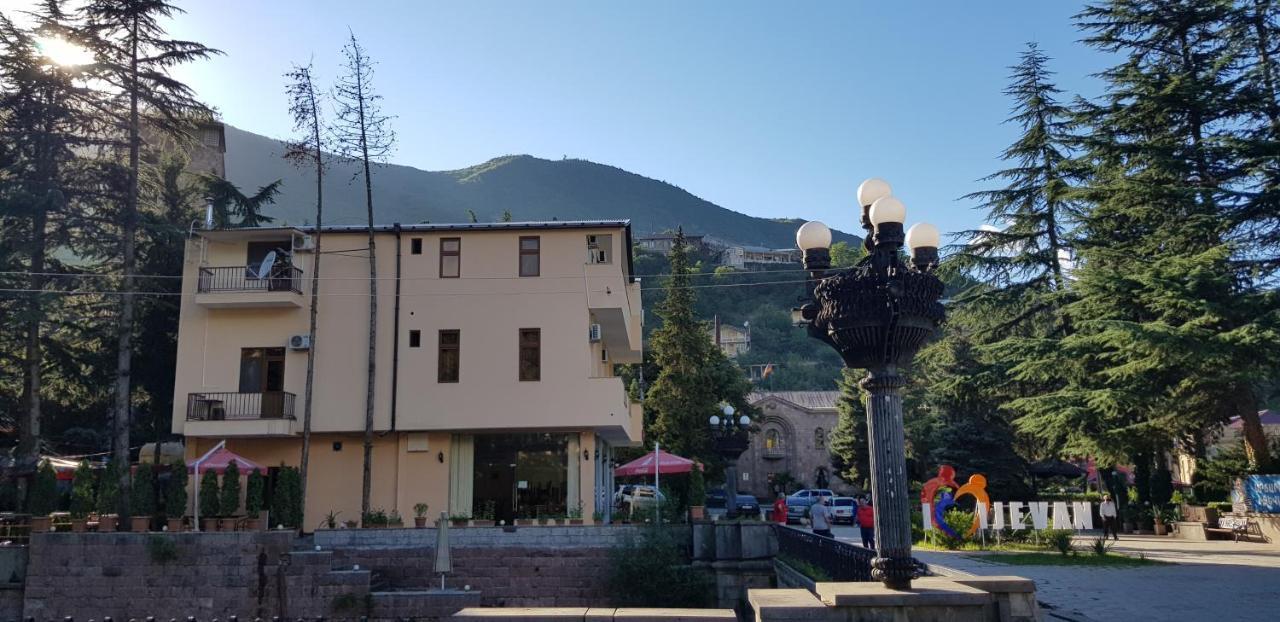 Ruzan Hotel Іджеван Екстер'єр фото