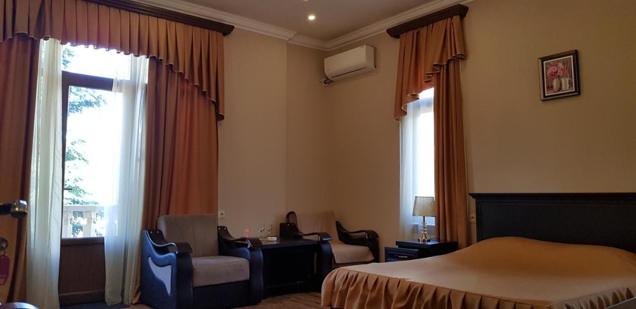 Ruzan Hotel Іджеван Екстер'єр фото