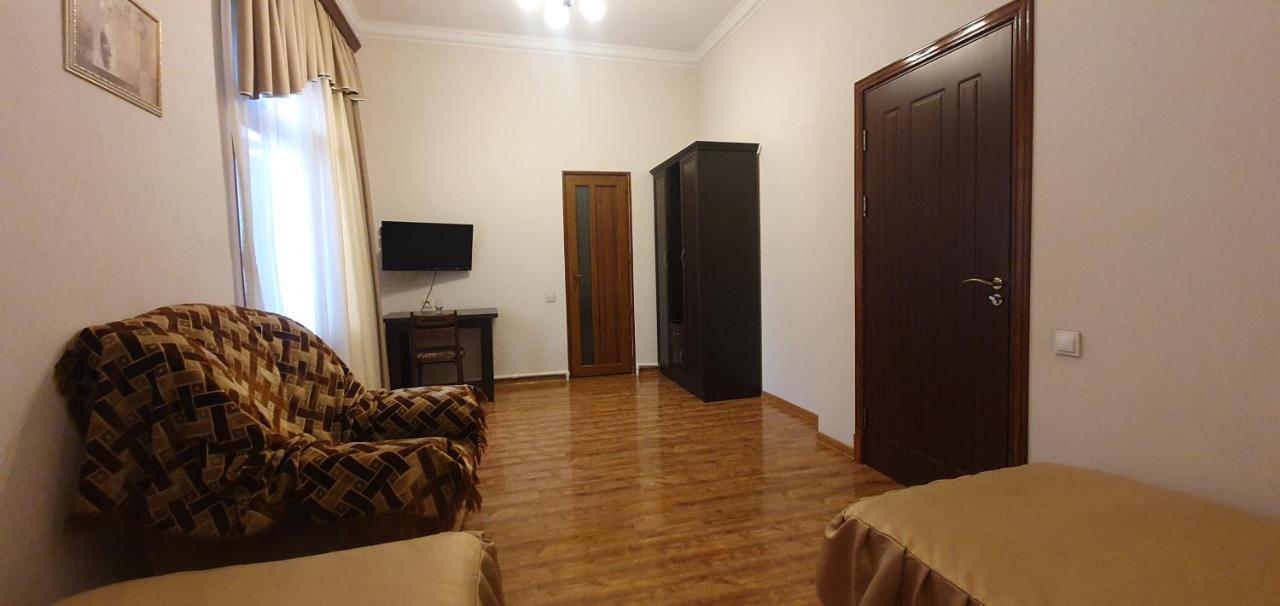 Ruzan Hotel Іджеван Екстер'єр фото